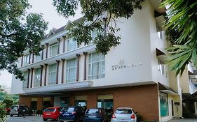 Hotel Devaragam By K P Namboodiri'S